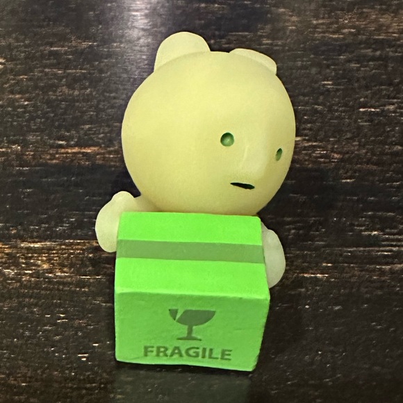 SMISKI Moving Series. Smiski Falling Down - Picture 3 of 4